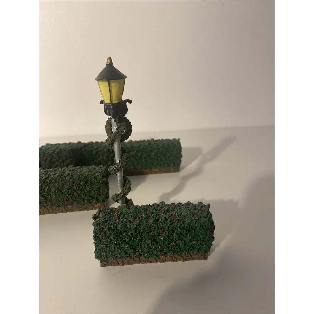 St. Nicholas Square Street Lamp Post & Hedges Village Collection Set Of 6
